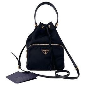 Prada Bolso bucket bandolera Re-Nylon con logotipo triangular Negro Negro