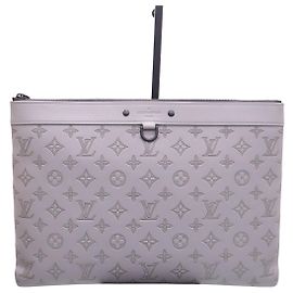 Louis Vuitton Pochette GM Monogram Shadow Discovery Multicolore
