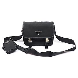 Prada Bolsa de ombro e crossbody em Re-Nylon e Tessuto Saffiano preta com logótipo triangular Preto