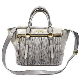 Miu Miu mala Tote em Napa Matelassé Cinza Marrom