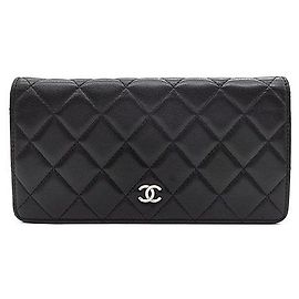 Cartera larga Chanel de piel de cordero negra Negro