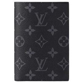Louis Vuitton Capa de Passaporte Monogram Eclipse Black Multicor