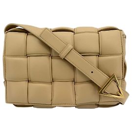 Bottega Veneta Bolsa Cassette em couro acolchoado Marrom