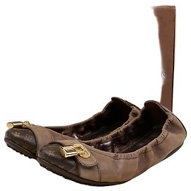 Sapatilhas Louis Vuitton em couro marrom Marrom