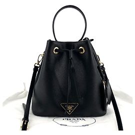 Prada mala bucket em couro Saffiano Marrom