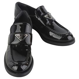Prada Mocassins en cuir brossé avec logo triangle Taille Marron