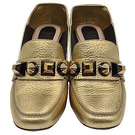 Fendi Mocassini con tacco e borchie dorate D'oro