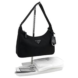 Prada Bolso Hobo Re-Edition de Nylon Negro