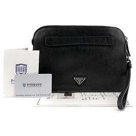 Prada Clutch Saffiano con Logo Triangolare e Tracolla Nero