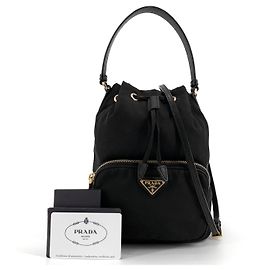 Prada Borsa a secchiello Pocono in Re-Nylon a tracolla Nero