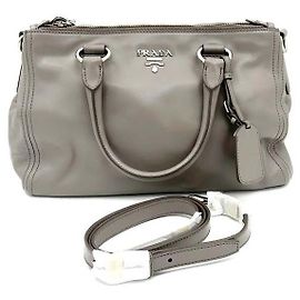 Prada Borsa a spalla in vitello morbido Marrone