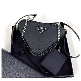 Prada Mini Bolsa Tiracolo com Corrente Triangle em Saffiano Preta Preto