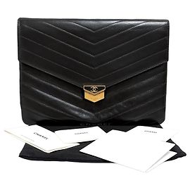 Chanel Clutch con patta Chevron Nero Nero