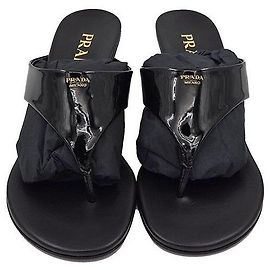 Prada Sandale en cuir verni Noir