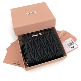 Miu Miu Bi-Fold Ledergeldbörse mit Logo Golden