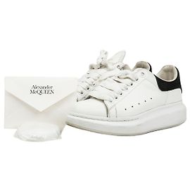 Alexander Mcqueen Baskets Oversole White Black Tab Blanc