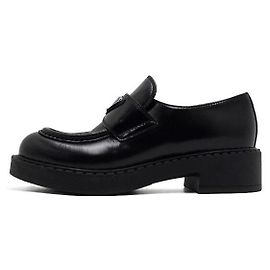 Prada Mocasines de piel negra para mujer con logotipo triangular cepillado Negro