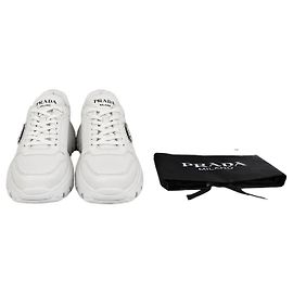 Prada Zapatillas de cuero con logotipo triangular para mujer White Blanco