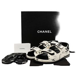 Chanel Sandali in Velcro Multi CC Multicolore