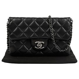 Chanel Bolsa Tiracolo com Aba e Logótipo CC Marrom