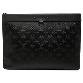 Bolsa de mão clutch Louis Vuitton Monogram Shadow Discovery Preta Preto