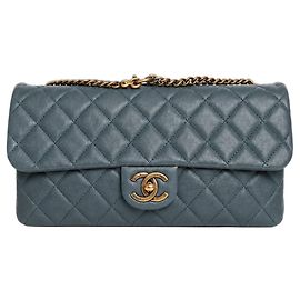 Chanel Bolsa de ombro com aba acolchoada em couro azul 2012 Outro