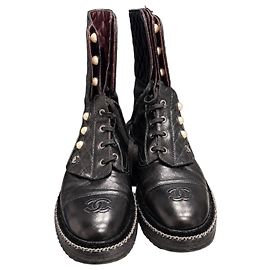 Chanel Botins de Couro Preto Pérolas Pérolas Preto