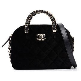 Clutch Coco em veludo acolchoado preto Chanel com corrente Preto