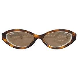 Chanel Gafas de sol Cat Eye con correa de perlas Blanco