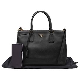Prada Borsa a spalla tote con logo Triangle Marrone