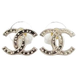 Chanel Boucles d'oreilles classiques au logo CC doré Doré