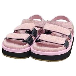 Chanel Sandálias de Alça de Camurça com Velcro Rosa Rosa