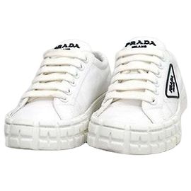 Prada Baskets en gabardine blanche avec logo Triangle Blanc