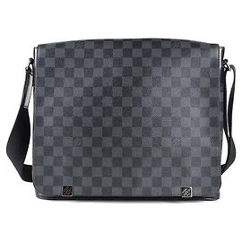 Sac Messenger Louis Vuitton District MM Damier Graphite Noir Gris anthracite