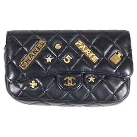 Chanel Mini Bolsa de Ombro em Pele Preta Matelassada com Pingentes Preto