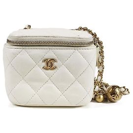 Mini Bolso Vanity Chanel en Cuero Acolchado Blanco Blanco