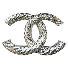 Chanel CC Brosche Goldfarbenes Metall Golden