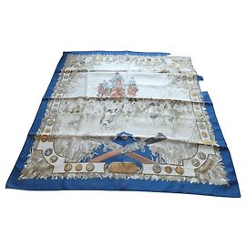 Hermès Carré Le Débuché Lenço de Seda Azul e Creme Azul Cru