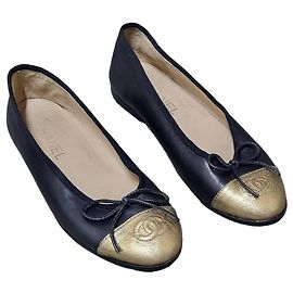 Chanel Sapatilhas de pele preta com biqueira dourada Preto Dourado