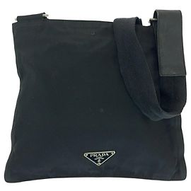 Bolso de hombro de nylon Prada Tessuto con placa de logotipo triangular Negro