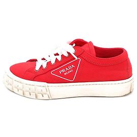 Prada Baskets en gabardine de nylon Rouge