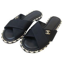 Chanel Twisted Contrast Slide Sandals Size Black