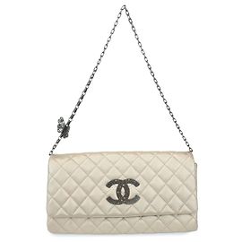 Clutch Chanel Butterfly Chain em pele de cordeiro acolchoada Outro