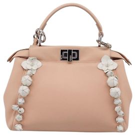 Fendi Rosebud Peekaboo Iconic em couro com aplique Mini Rosa