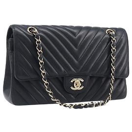 Chanel Double Stitch Flap Chevron Lambskin Medium Nero