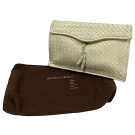 Magnífica Clutch Bottega Veneta Creme