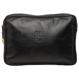 Clutch Anagram LOEWE de piel negra Negro