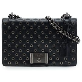 Bolsa de Ombro Prada em couro de bezerro macio preto com ilhoses, fecho de aba e corrente Preto