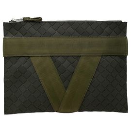 Clutch Bottega Veneta Intreccio Buffer em borracha verde Verde Verde oliva