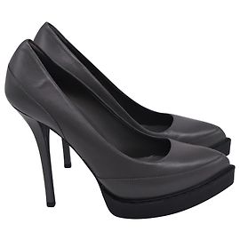 Gucci Pointed Platform Pumps in Grey Leather  Grey